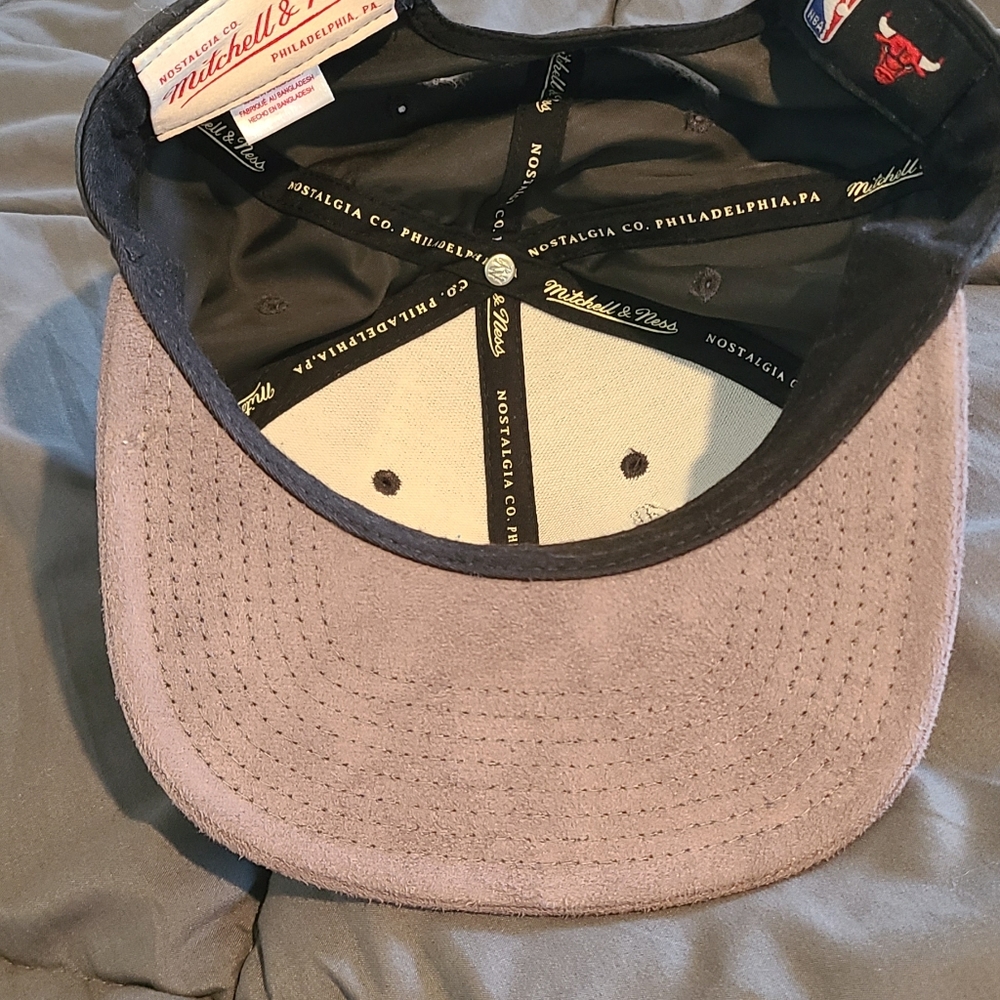 Bulls snapback hat - Picture 2 of 3